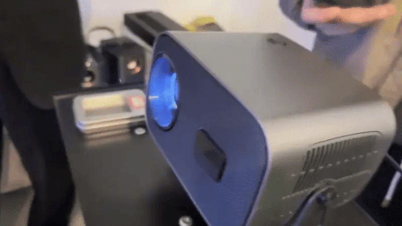 LED - Full HD Smart Projector